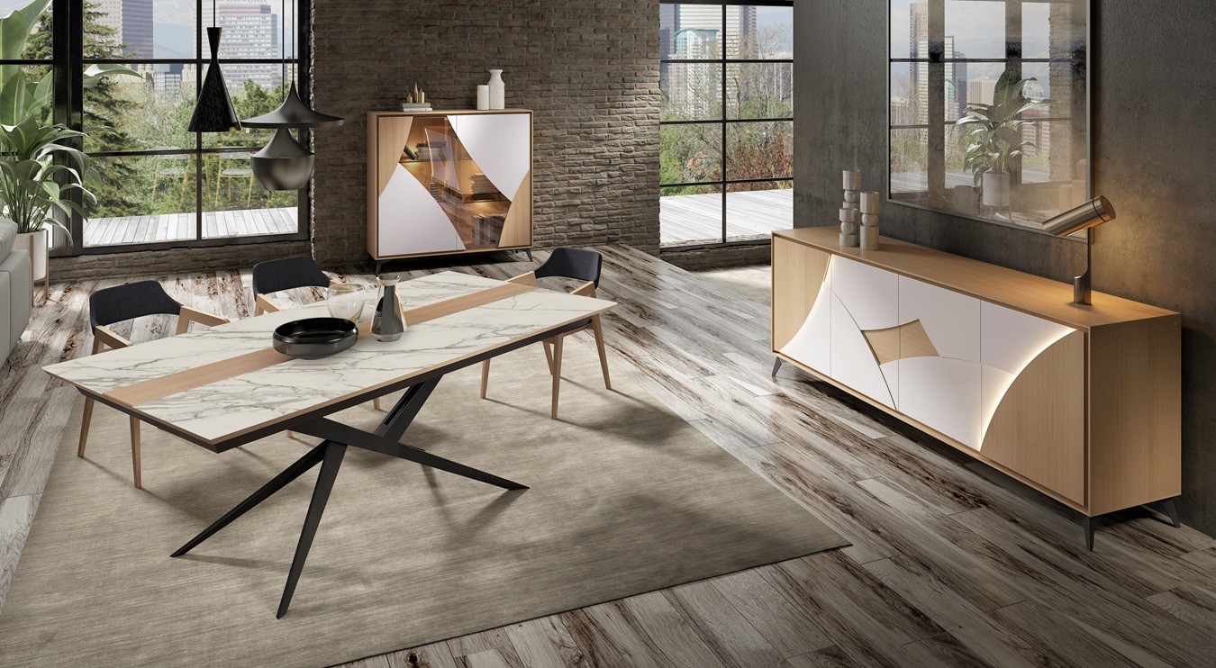 Table de repas avec allonge, Fauteuil, Grande vitrine 2 portes, Enfilade 4 portes
